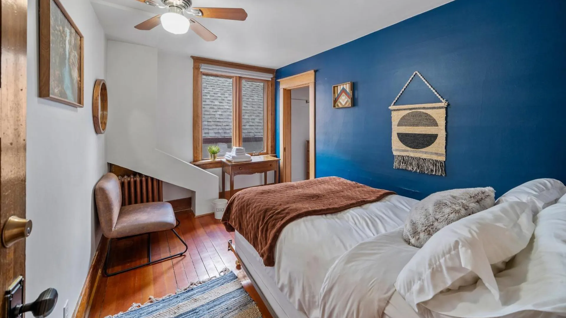 Villa Mountain View Retreat In The Heart Of Banff - Massive House Sleeps 23 Canada