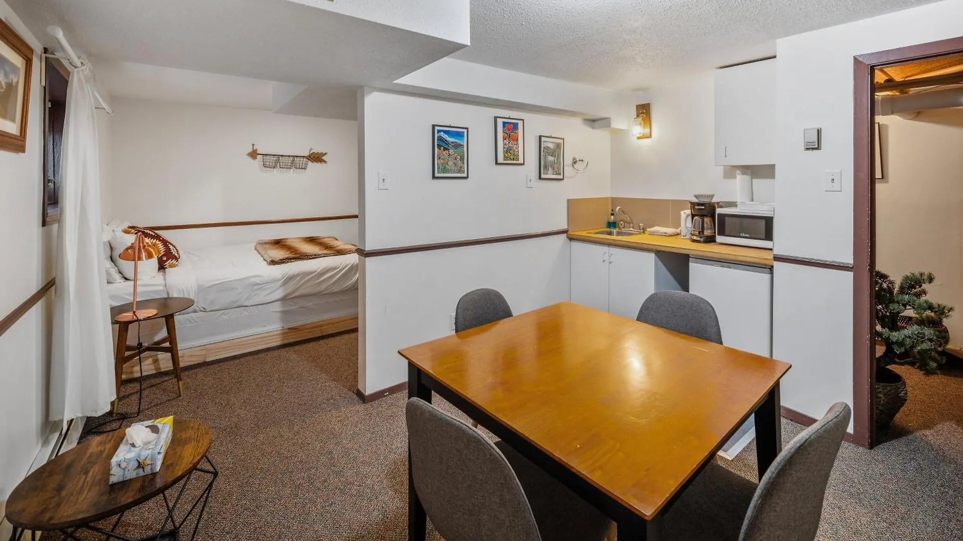 Villa Mountain View Retreat In The Heart Of Banff - Massive House Sleeps 23 0*,