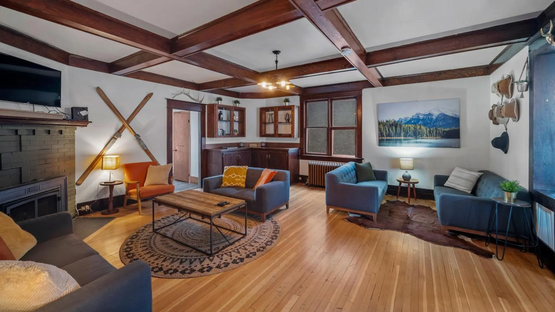 Mountain View Retreat In The Heart Of Banff - Massive House Sleeps 23 Villa