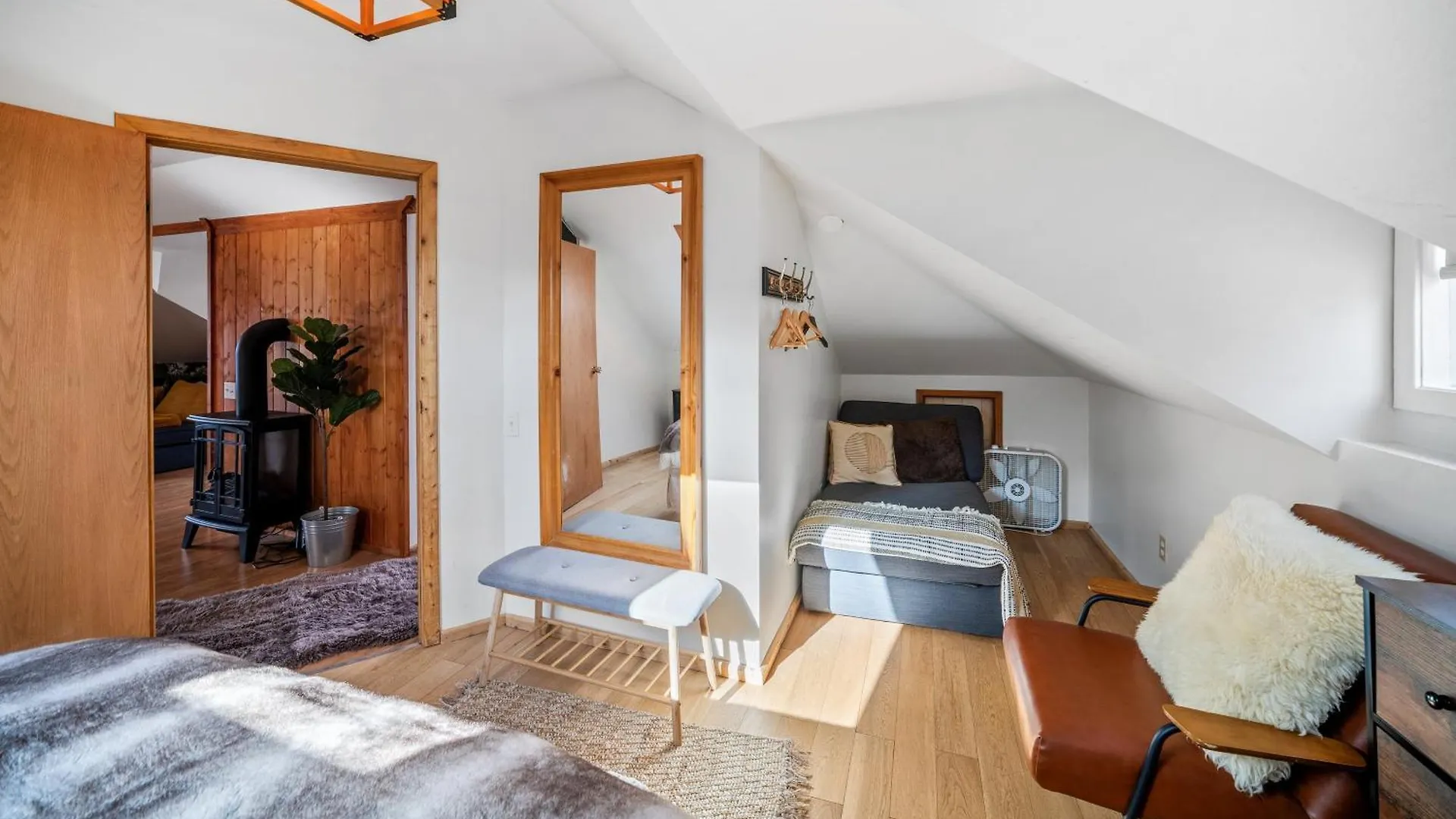 Tatil Evi Mountain View Retreat In The Heart Of Banff - Massive House Sleeps 23 Villa