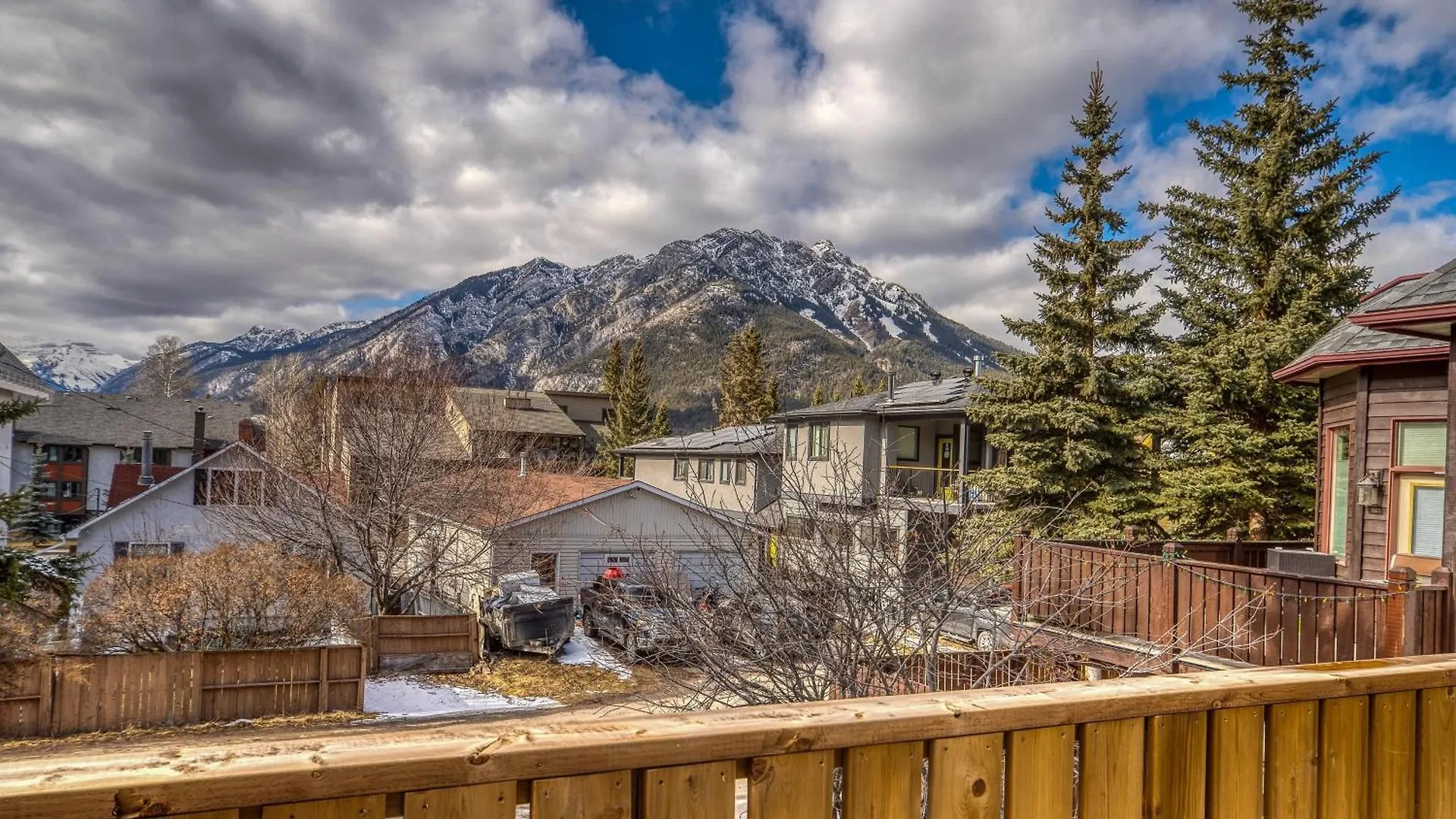 Mountain View Retreat In The Heart Of Banff - Massive House Sleeps 23 Villa 0*,  Kanada