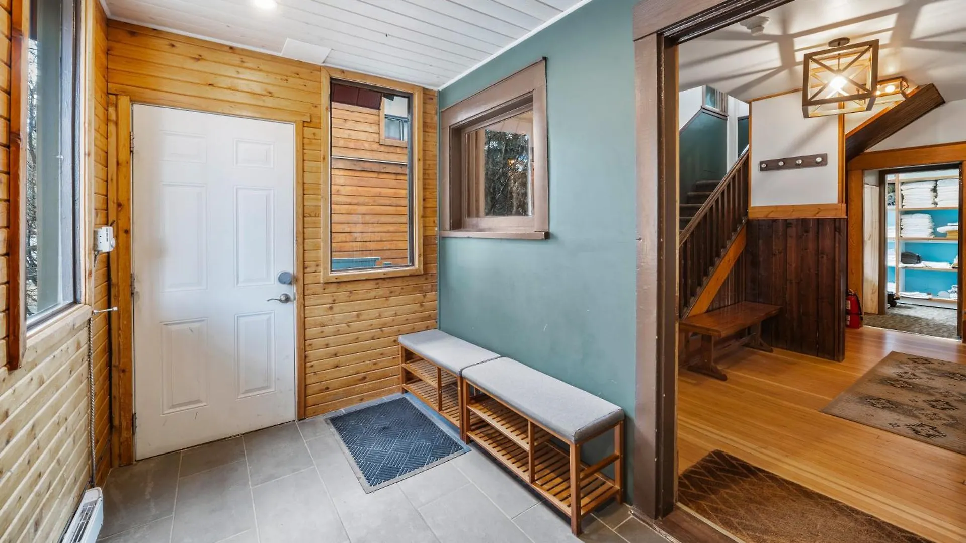 Tatil Evi Mountain View Retreat In The Heart Of Banff - Massive House Sleeps 23 Villa