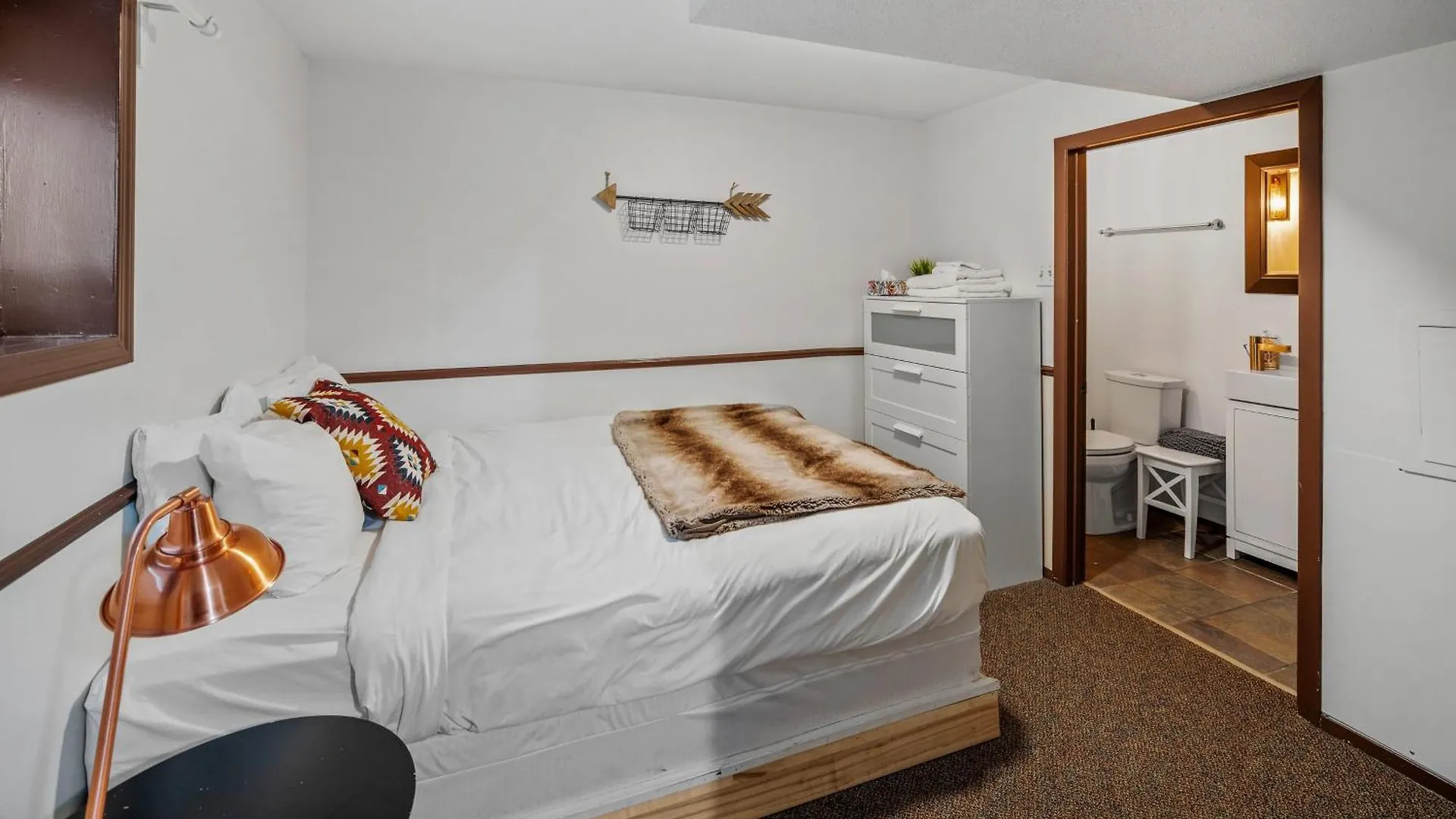 Mountain View Retreat In The Heart Of Banff - Massive House Sleeps 23 Villa 0*,  Kanada